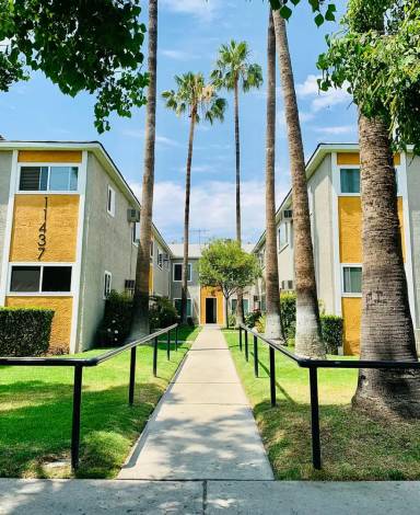 Main picture of 11441 Oxnard St