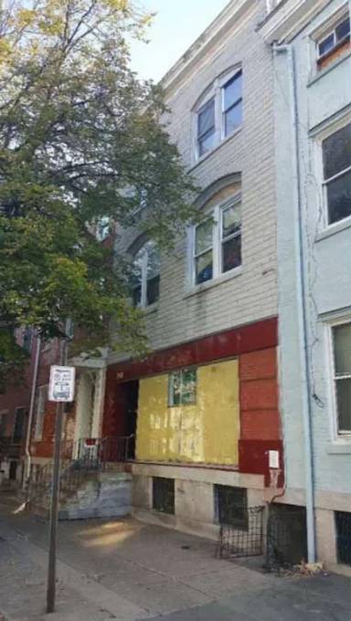Main picture of 243 S 5th St
