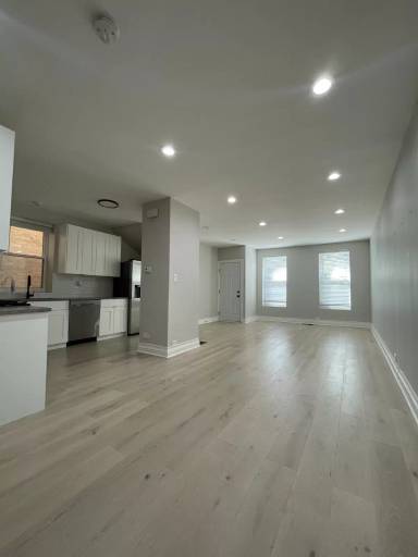 Main picture of 1630 W Pierce Ave
