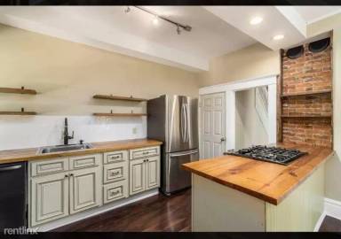 Main picture of 100 E Tompkins St