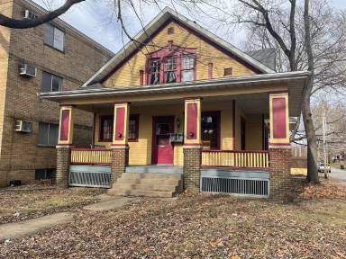 Main picture of 1044 W Main St