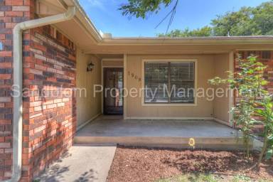 Main picture of 1909 N Eucalyptus Ave