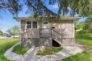 Main picture of 297 S Benedict Ave