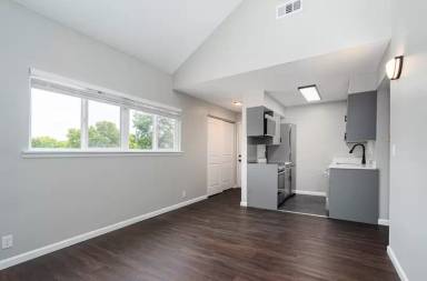 Main picture of 413 W 14th St