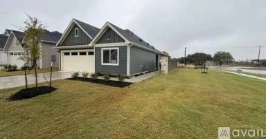 Main picture of 615 Sandringham Loop