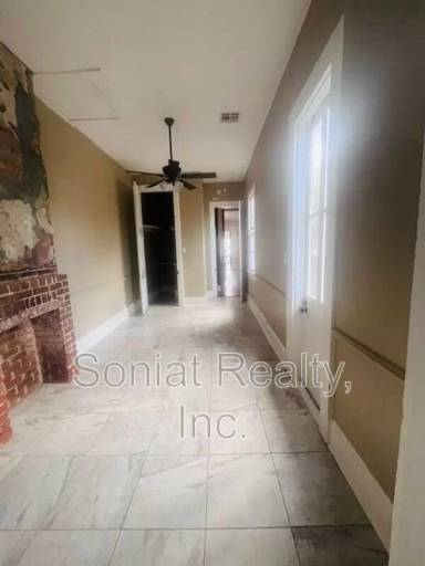 Main picture of 2501 Burgundy St