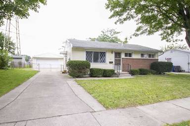 Main picture of 540 W Crawford Ave