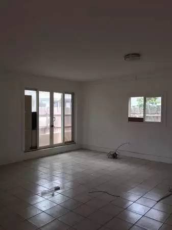 Main picture of Jade St Makaha