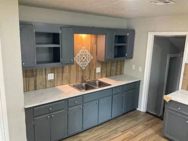 Main picture of 218 W Douglas Dr