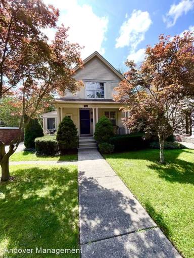 Main picture of 533 Oak Ave