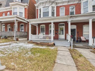 Main picture of 735 N George St