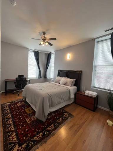 Main picture of 110 1/2 W 6th St