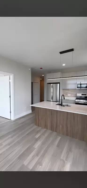 Main picture of 1214 W Van Buren St