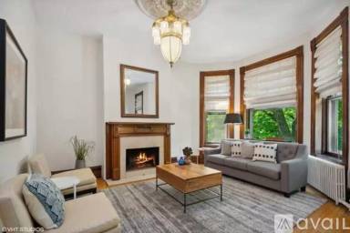 Main picture of 2613 N Burling St