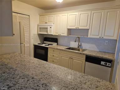 Main picture of 120 Lakeview Dr