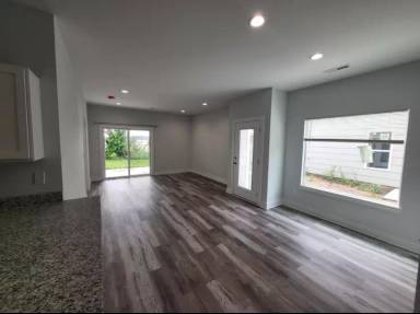 Main picture of 5450 Colburn Ct E