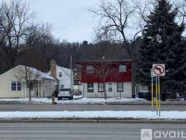 Main picture of 3914 University Ave