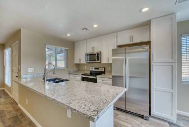 Main picture of 520 W Tonopah Dr