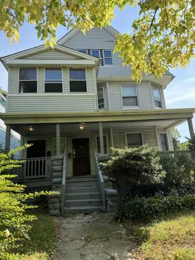 Main picture of 1333 E 82nd St