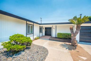 Main picture of 2896 Baker St