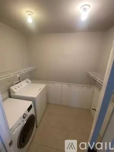 Main picture of 120 N Clay St