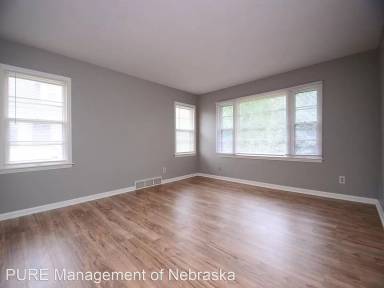 Main picture of 220 N 32nd Ave