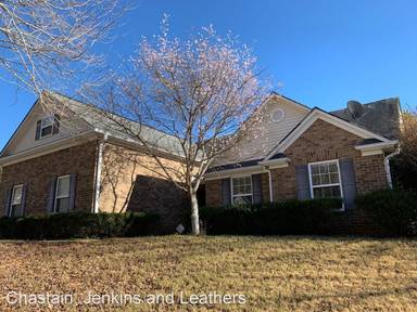 Main picture of 245 Tall Pine Ln