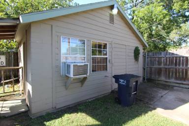 Main picture of 3204 Sandage Ave