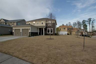 Main picture of 7007 Lake Grove Blvd