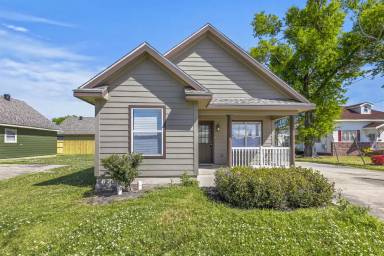 Main picture of 2205 2nd St