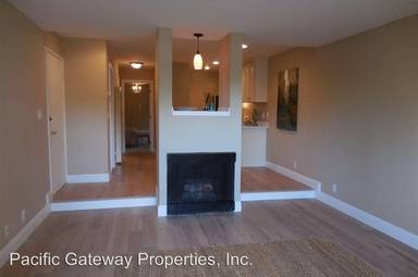 Main picture of 2562 Walnut Blvd
