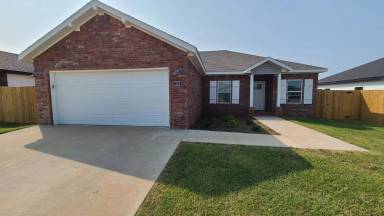 Main picture of 211 Grove Ln