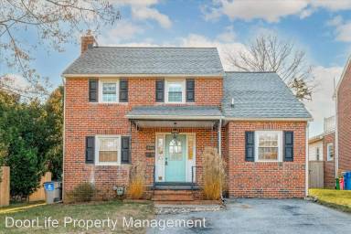 Main picture of 704 Price St