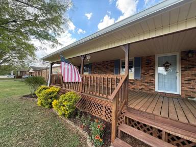 Main picture of 2025 Hinton Dr