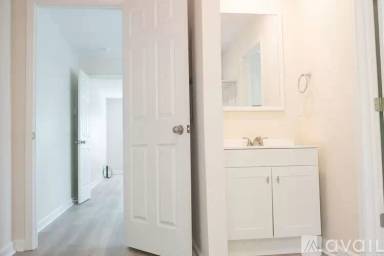 Main picture of 2412 S Ringo St