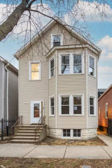 Main picture of 2137 N Maplewood Ave