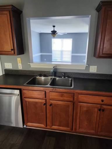 Main picture of 320B S Square Dr