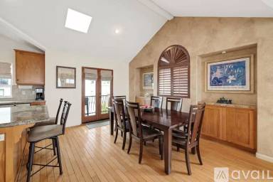 Main picture of 817 Monterey Blvd
