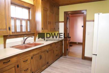 Main picture of 826 1st St NW