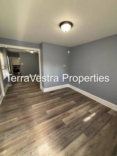 Main picture of 96 Thompson St