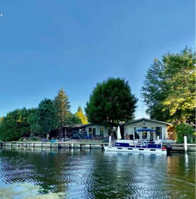Main picture of 225 Twin Harbor Dr