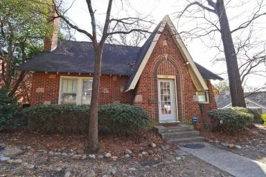 Main picture of 1704 Pinewood Dr