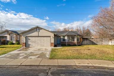 Main picture of 2036 E Oakridge Ct