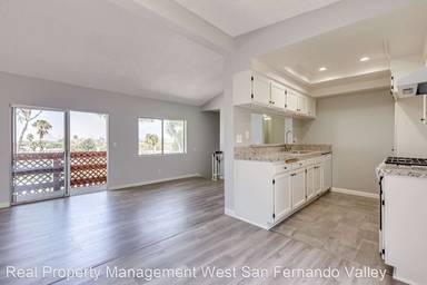 Main picture of 1523 E Windsor Rd