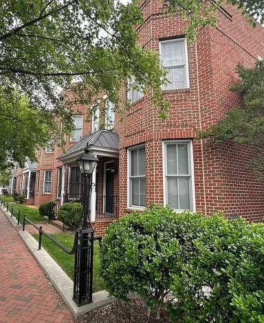 Main picture of 1420 W Cary St