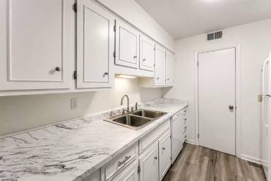 Main picture of 600 5th Ave W