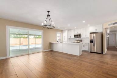 Main picture of 1138 E Alameda Dr