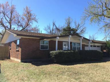 Main picture of 8216 NW 37th St