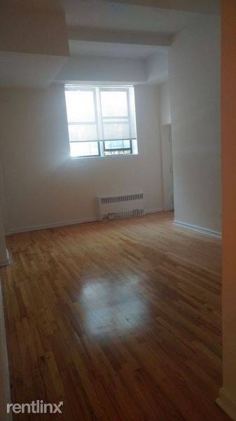 Main picture of 8420 Austin St