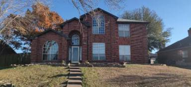 Main picture of 305 N Waterford Oaks Dr